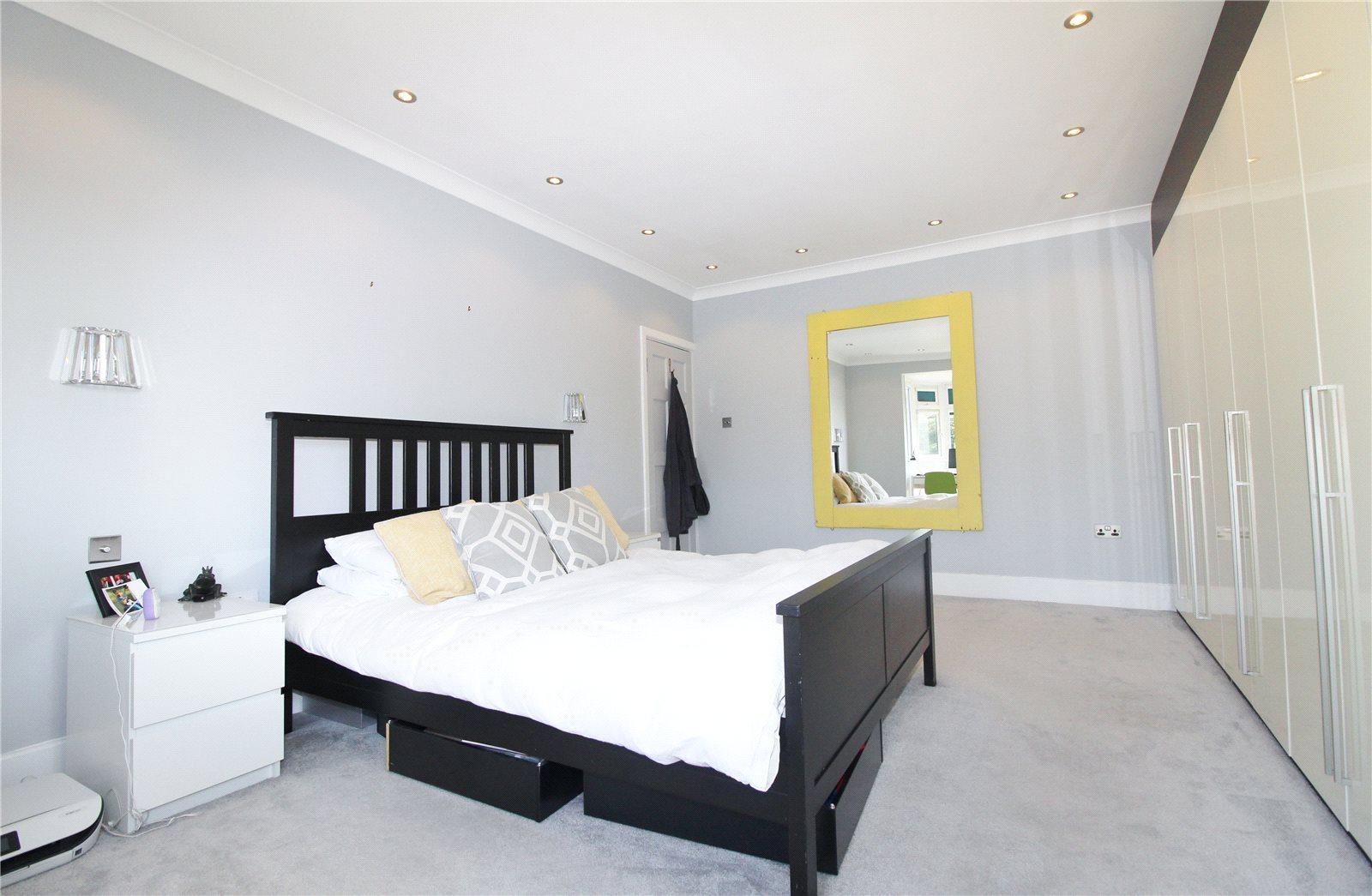 3 bedroom Semi-Detached House to rent - Martyn Gerrard