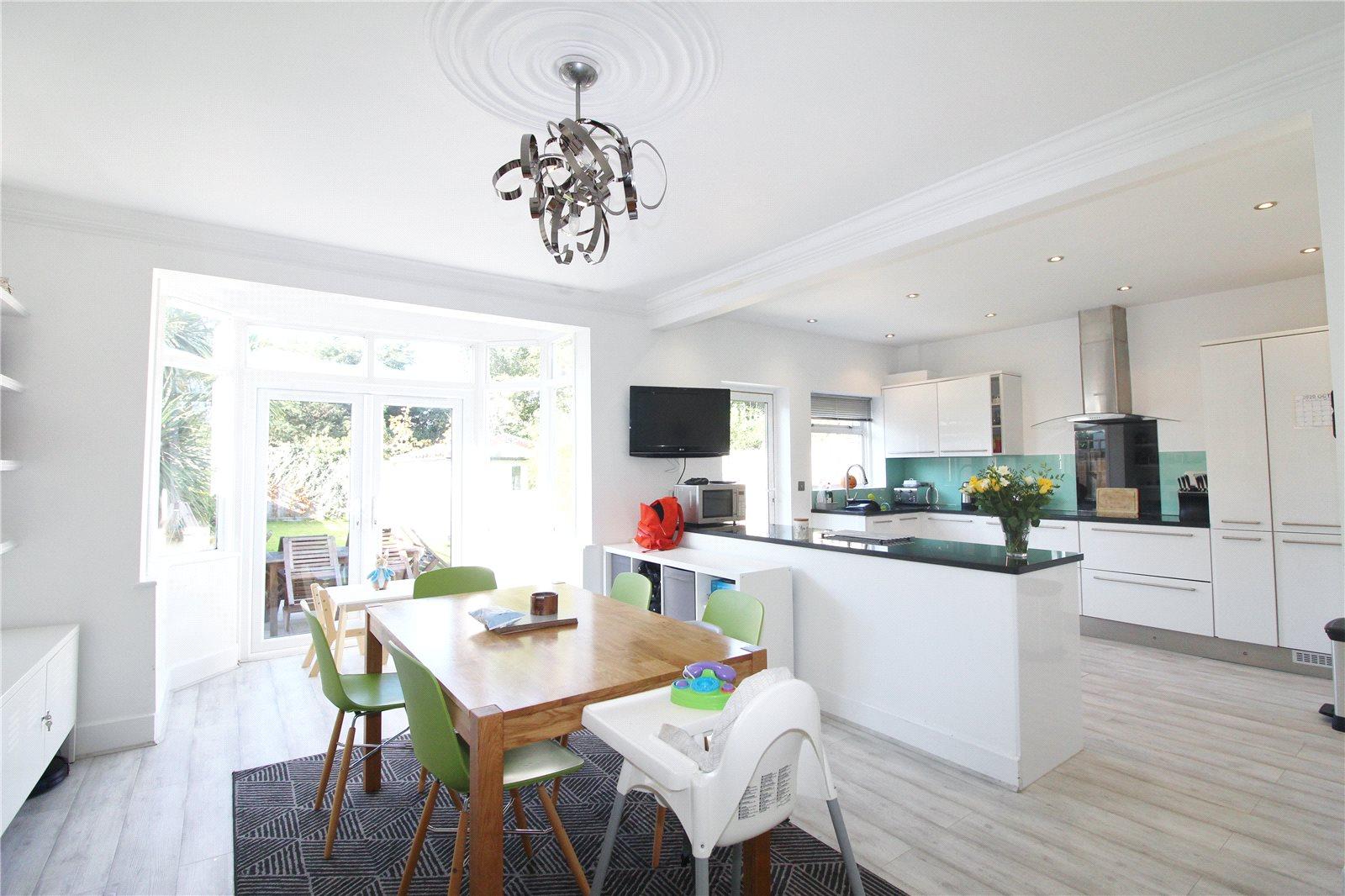 3 bedroom Semi-Detached House to rent - Martyn Gerrard