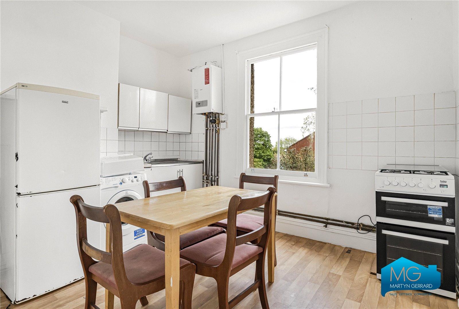 2 bedroom Apartment to rent - Martyn Gerrard