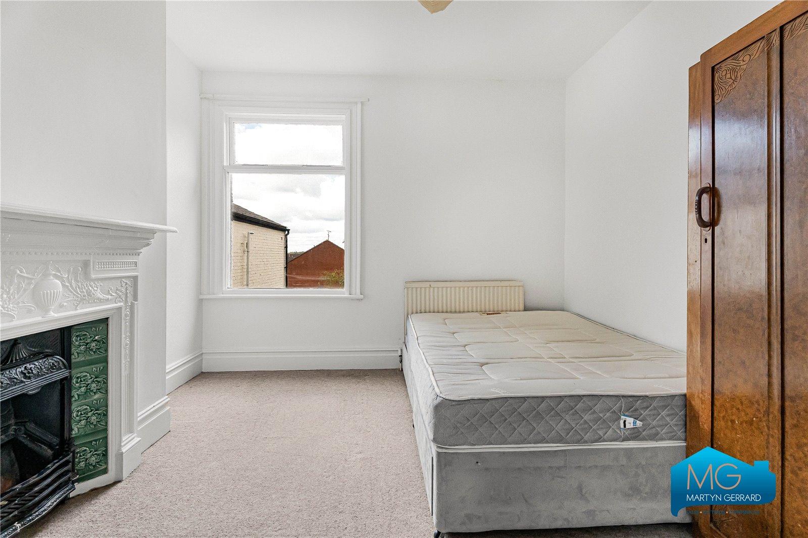 2 bedroom Apartment to rent - Martyn Gerrard
