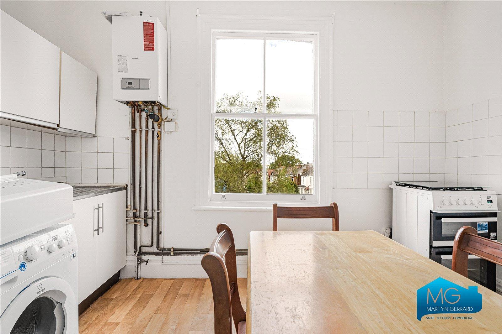 2 bedroom Apartment to rent - Martyn Gerrard