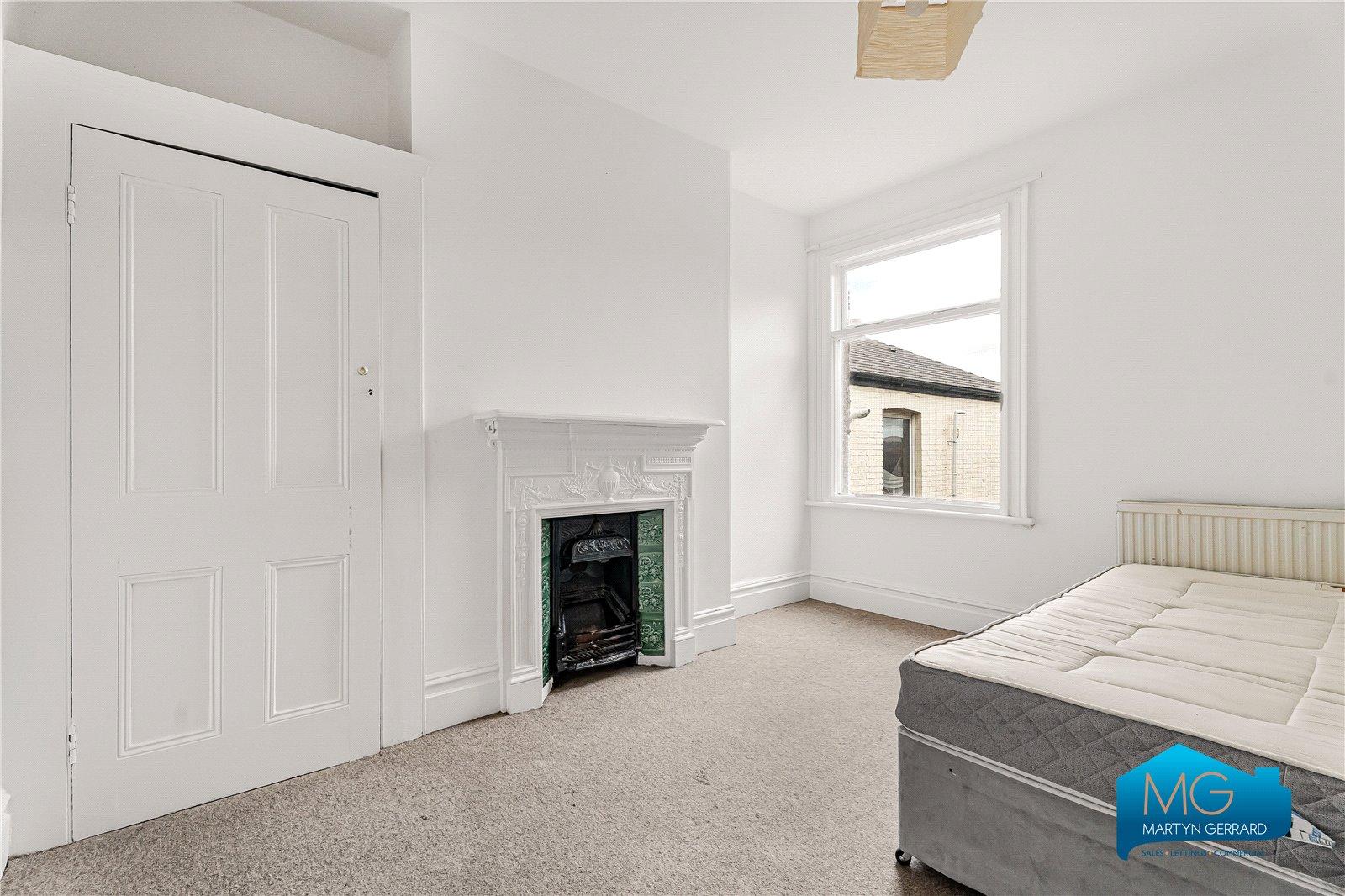 2 bedroom Apartment to rent - Martyn Gerrard