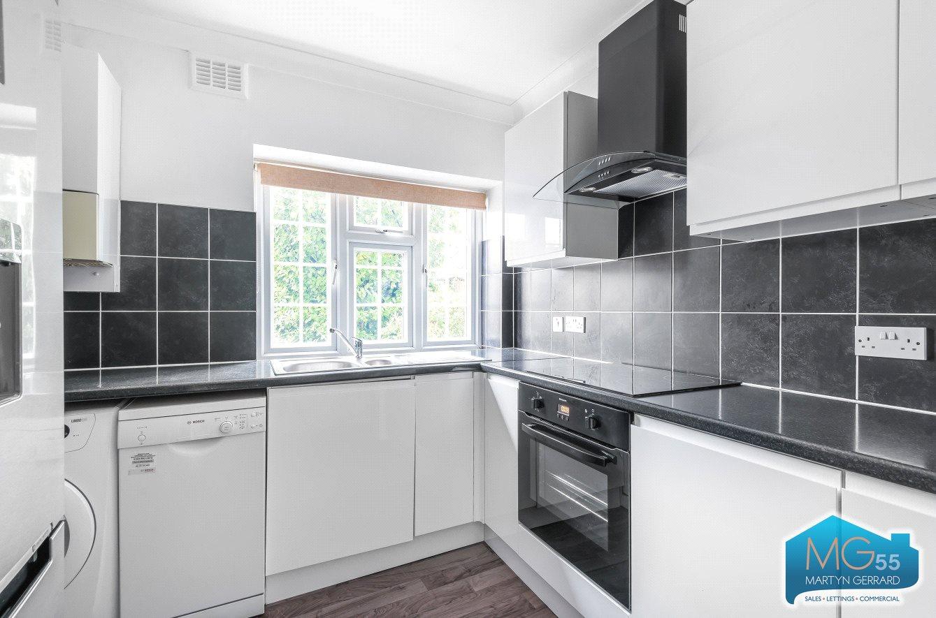3 bedroom Ground Floor Flat to rent - Martyn Gerrard