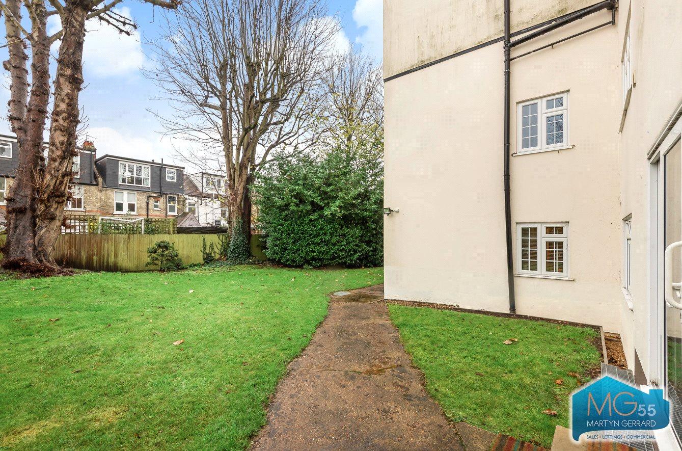 3 bedroom Ground Floor Flat to rent - Martyn Gerrard