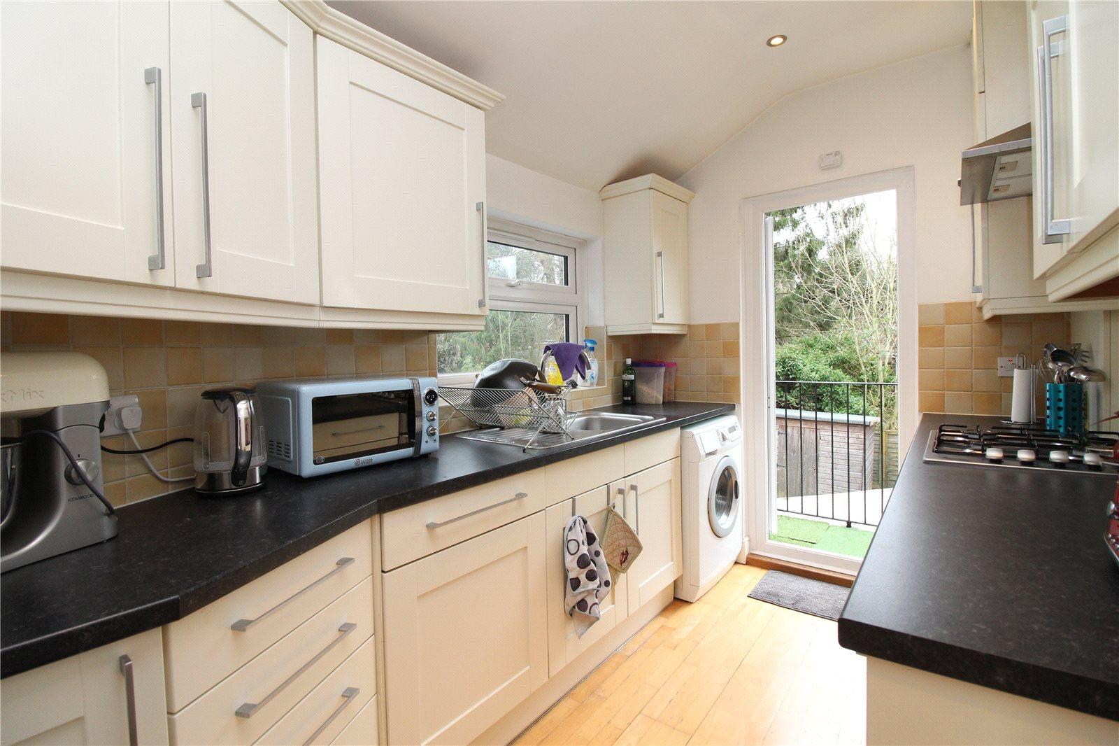 2 bedroom Apartment to rent - Martyn Gerrard