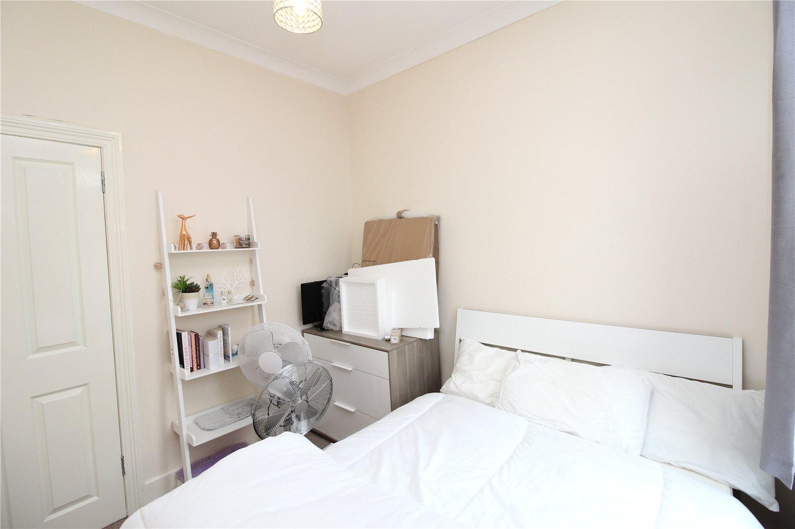 2 bedroom Apartment to rent - Martyn Gerrard
