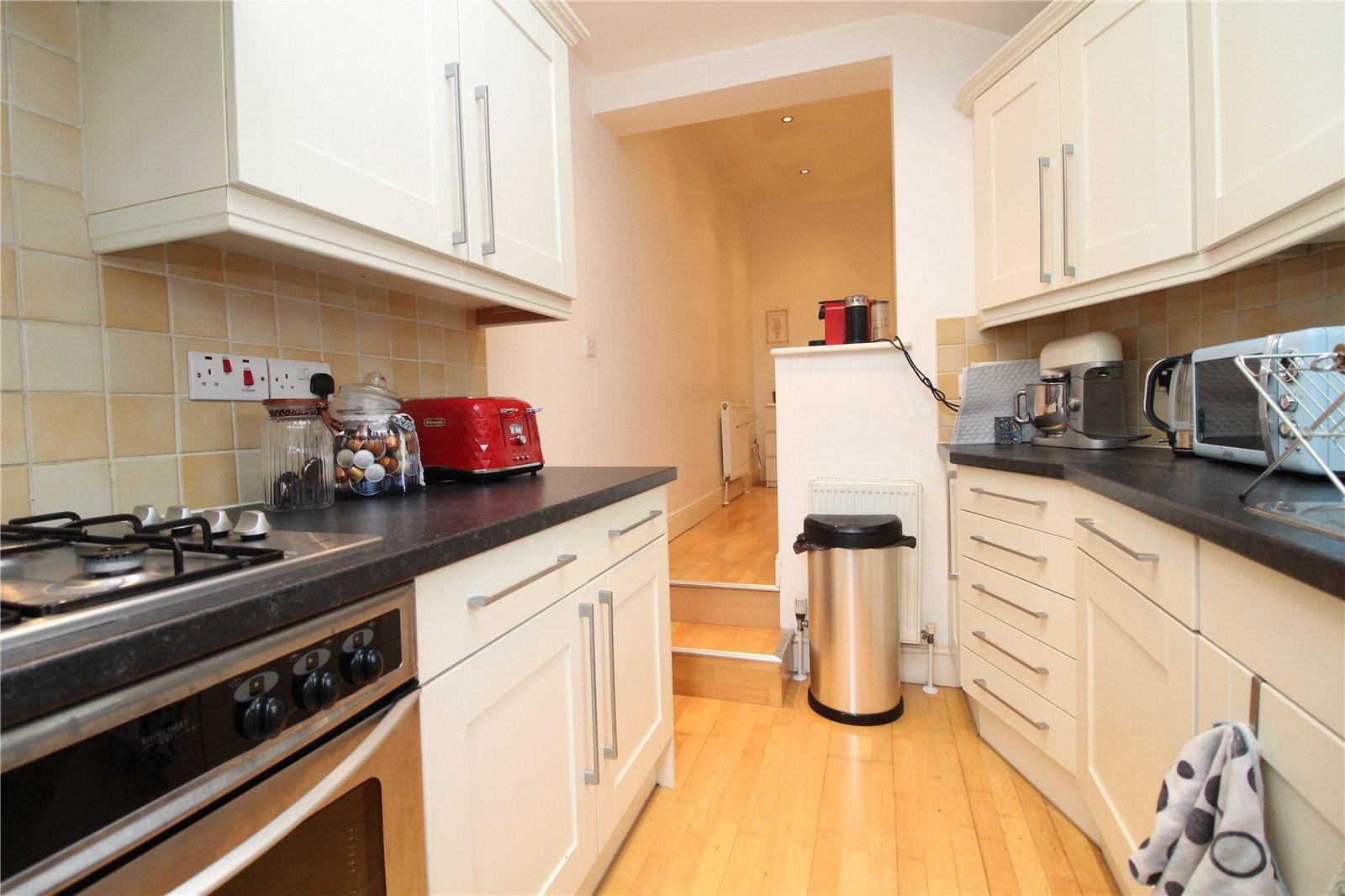 2 bedroom Apartment to rent - Martyn Gerrard