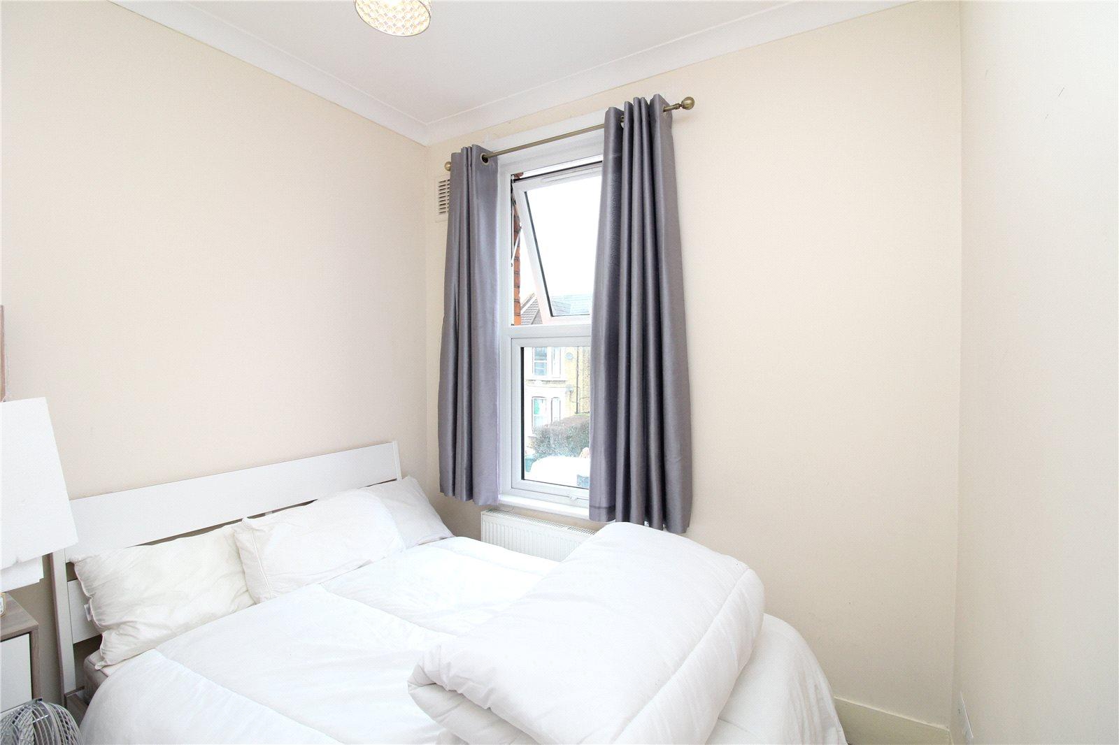 2 bedroom Apartment to rent - Martyn Gerrard