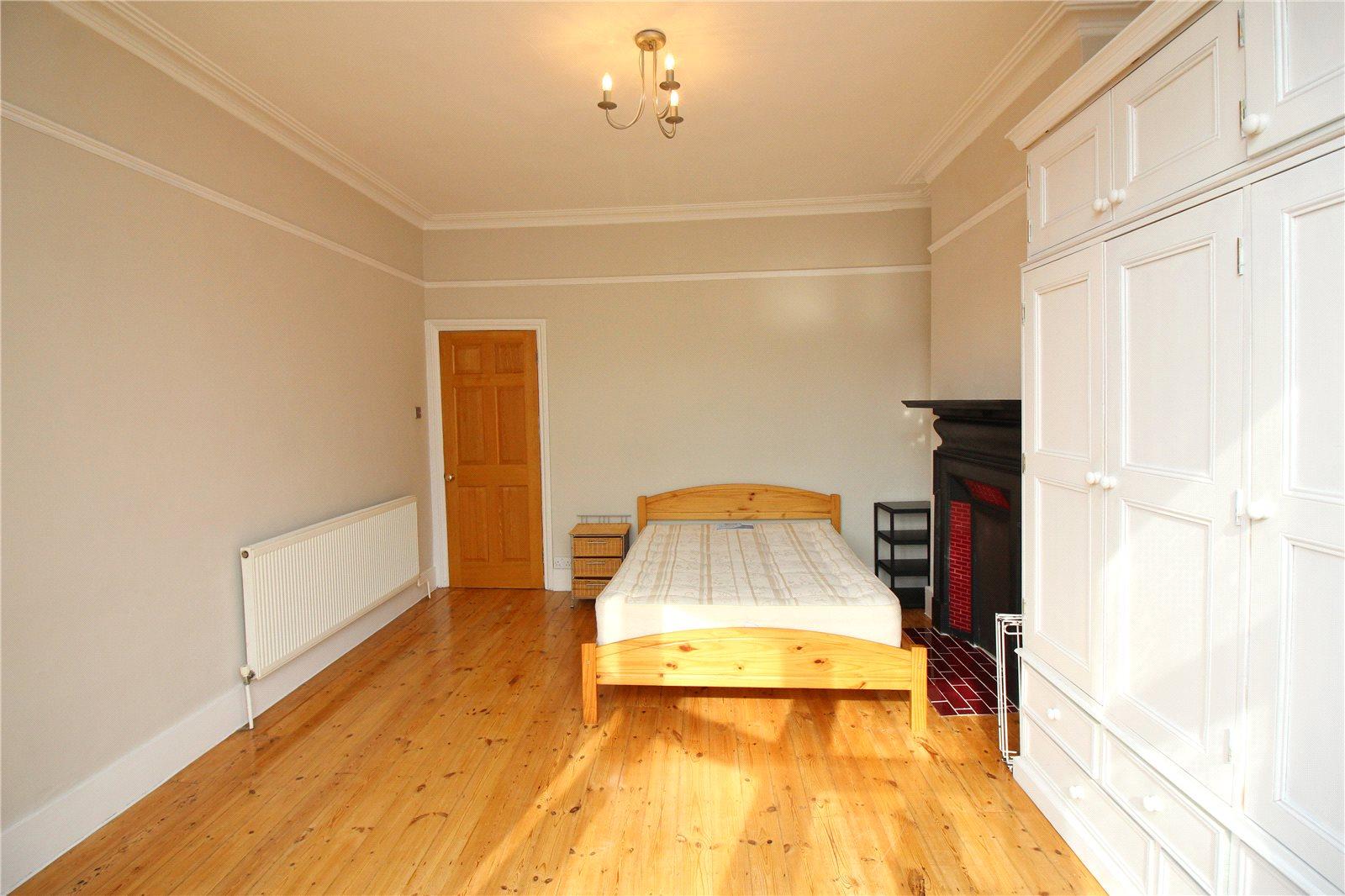 2 bedroom Apartment to rent - Martyn Gerrard