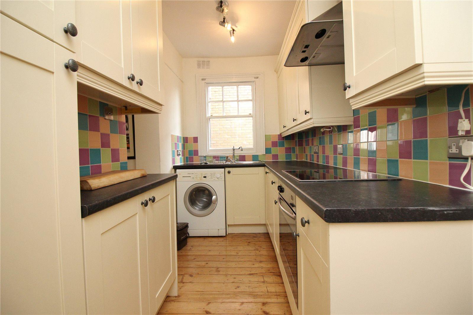 2 bedroom Apartment to rent - Martyn Gerrard