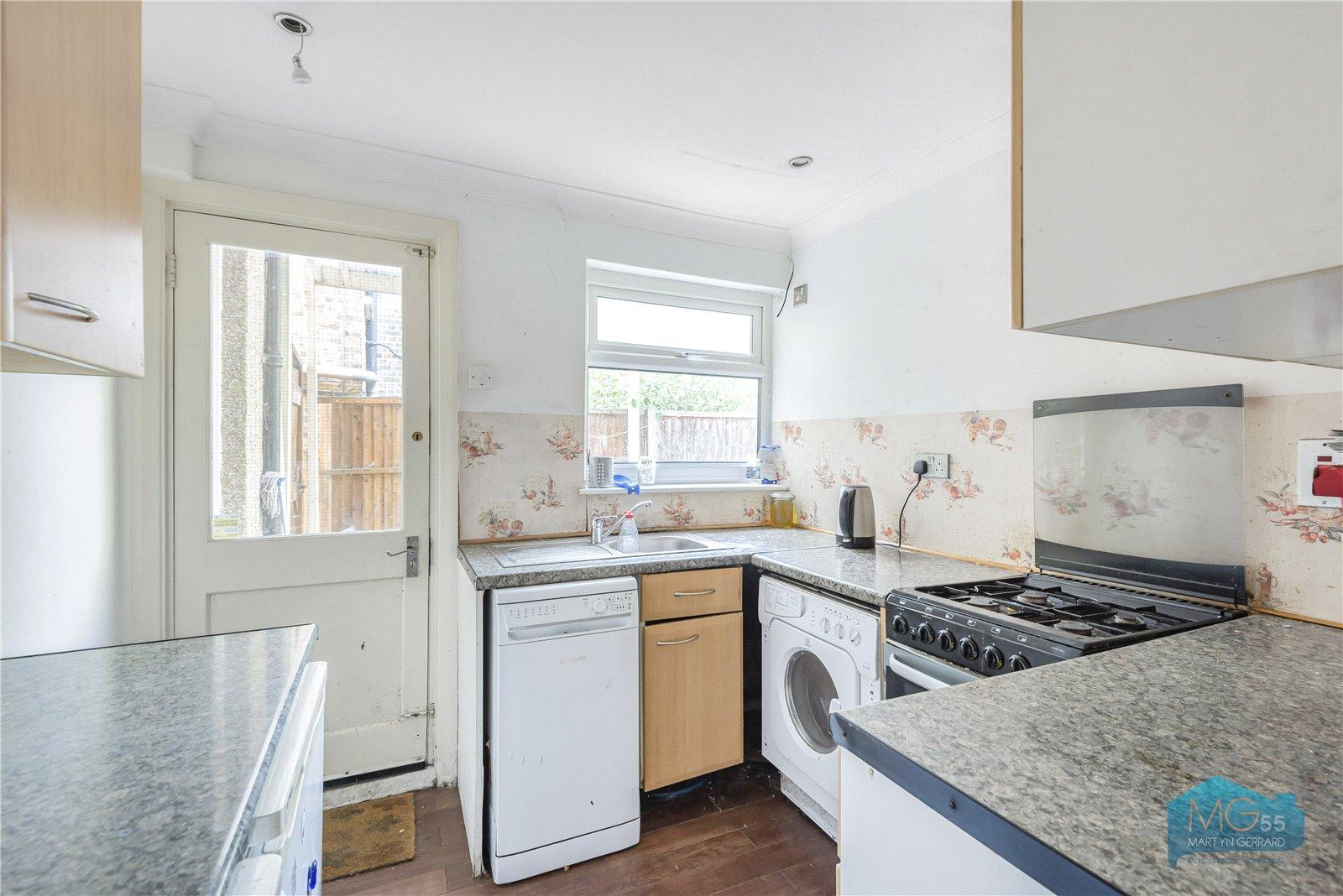 2 bedroom Ground Floor Flat to rent - Martyn Gerrard