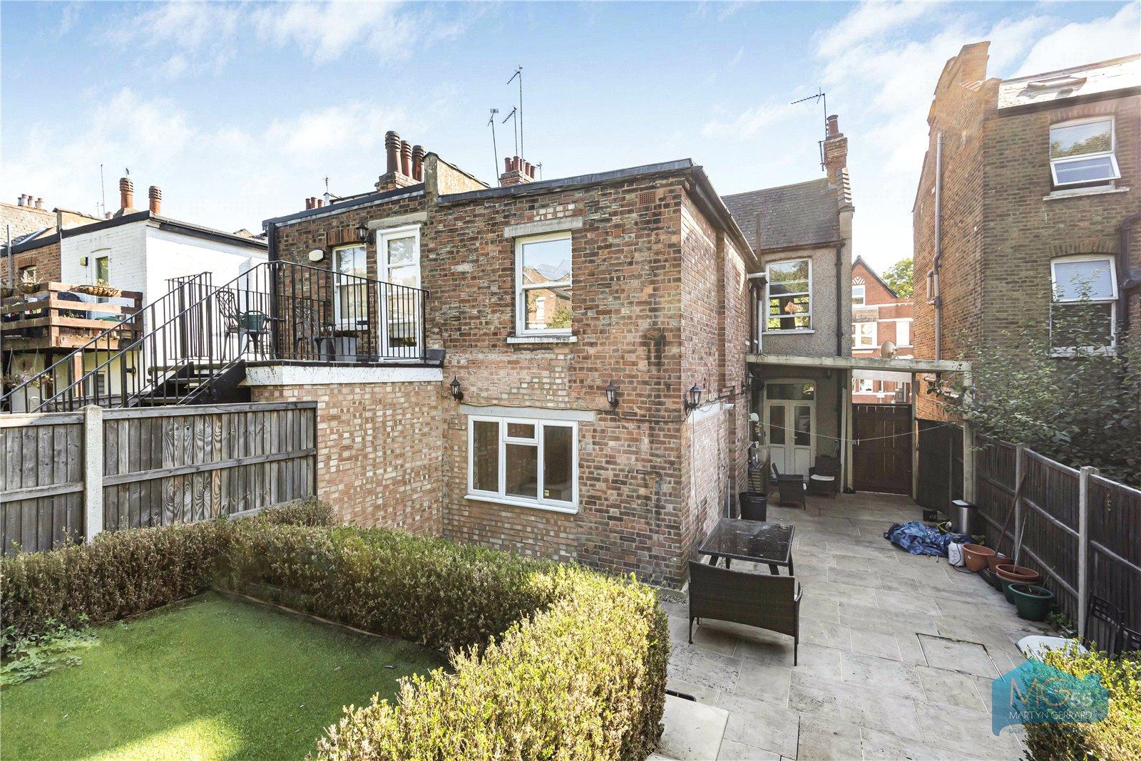 2 bedroom Ground Floor Flat to rent - Martyn Gerrard