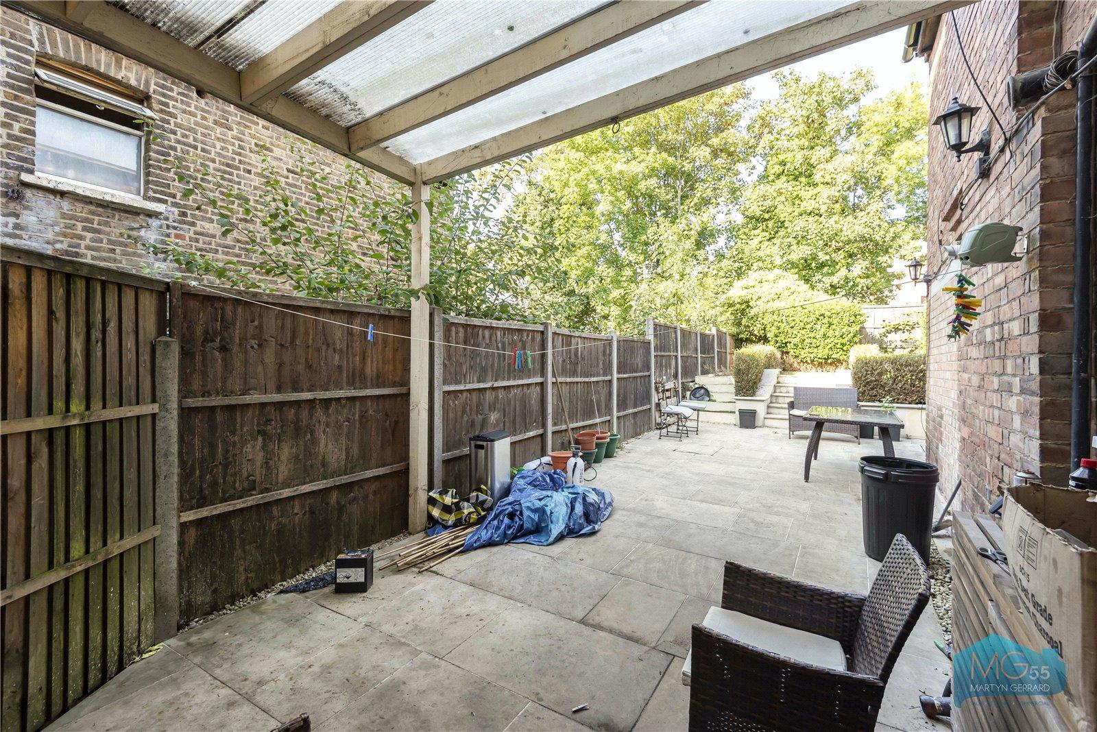 2 bedroom Ground Floor Flat to rent - Martyn Gerrard
