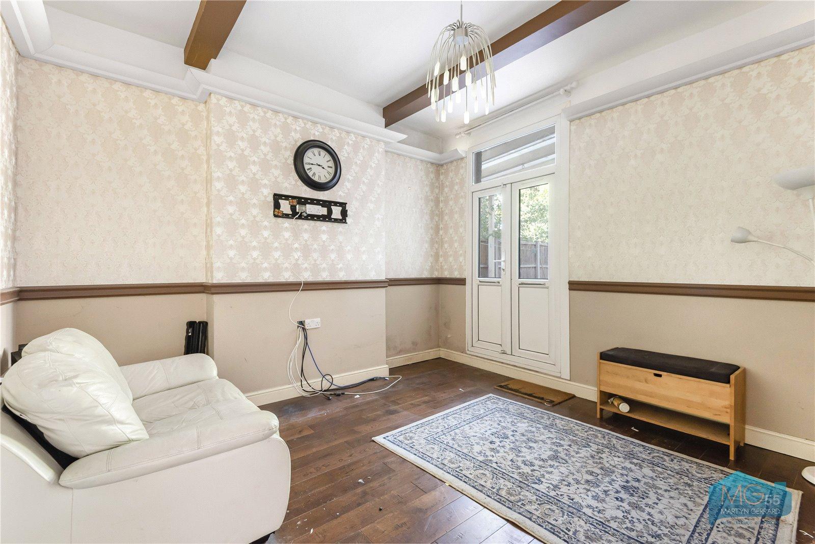 2 bedroom Ground Floor Flat to rent - Martyn Gerrard