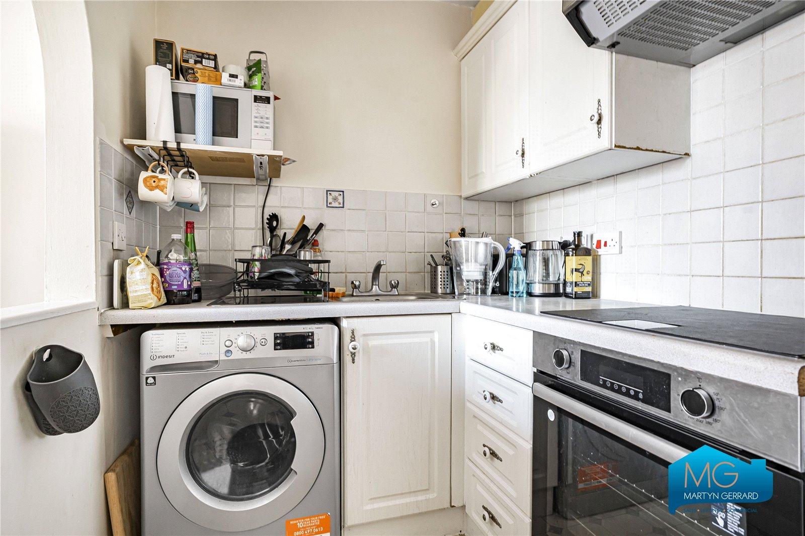 1 bedroom Ground Floor Flat to rent - Martyn Gerrard