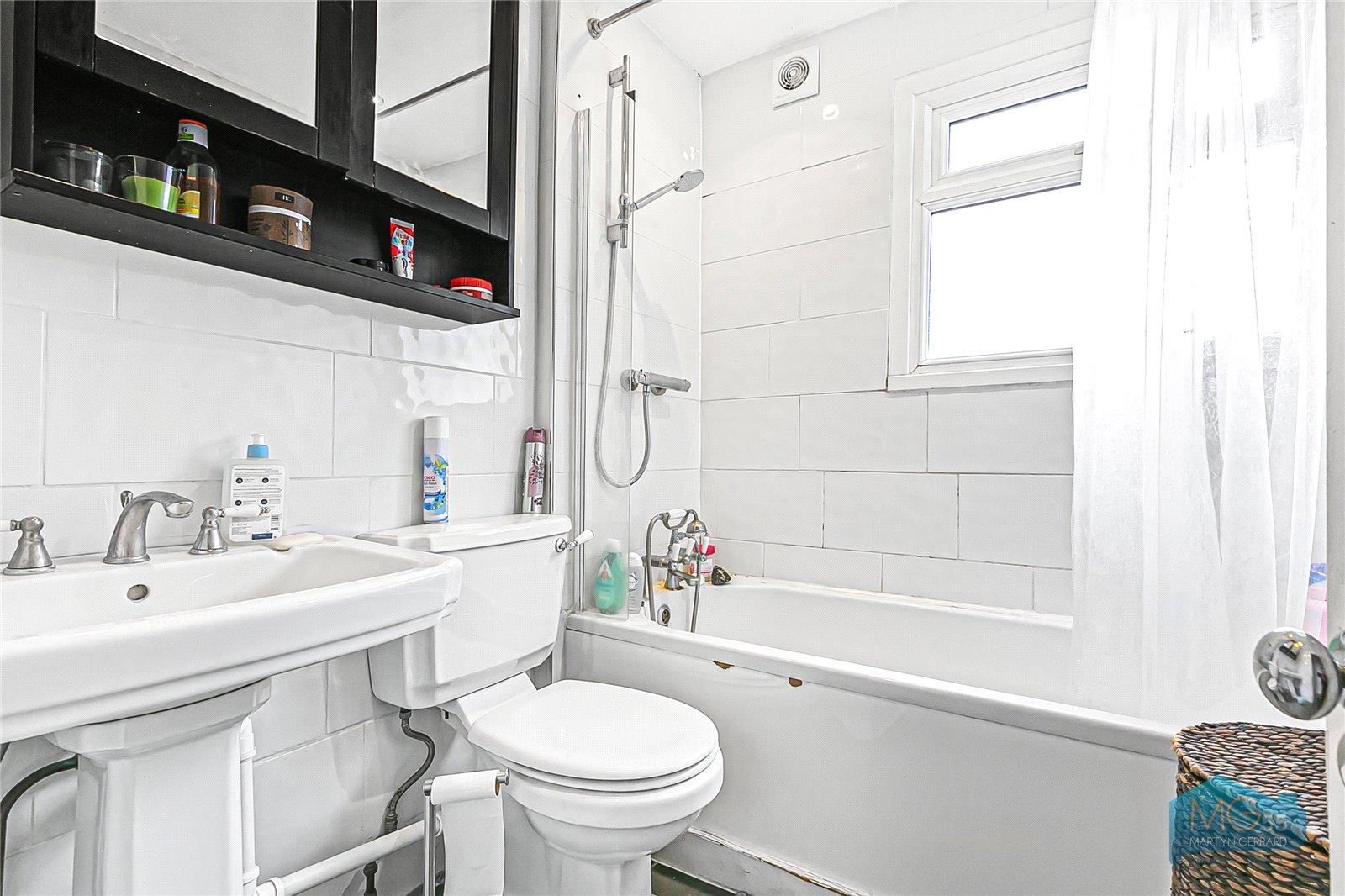 2 bedroom Apartment to rent - Martyn Gerrard