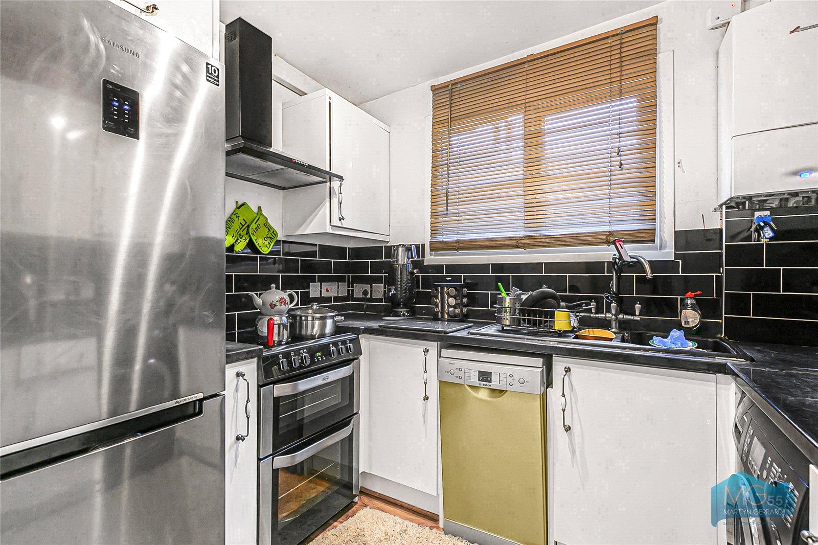 2 bedroom Apartment to rent + ' - Martyn Gerrard