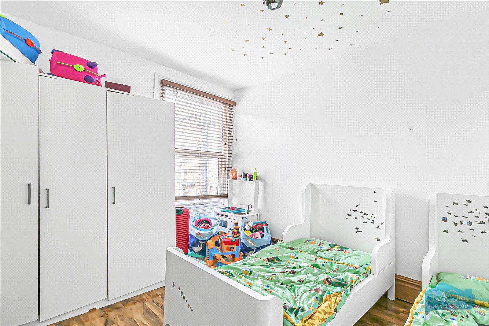 2 bedroom Apartment to rent - Martyn Gerrard
