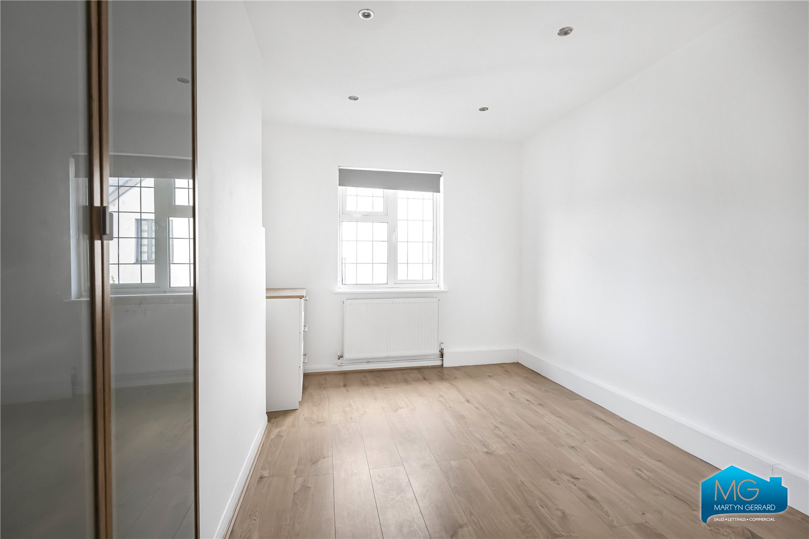 2 bedroom Apartment to rent - Martyn Gerrard