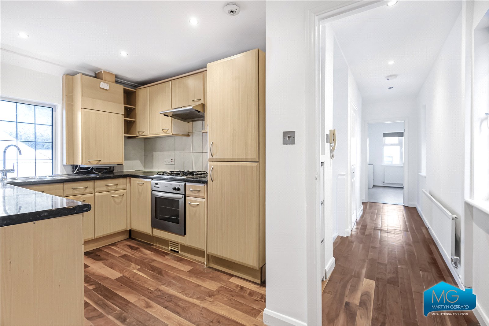 2 bedroom Apartment to rent - Martyn Gerrard