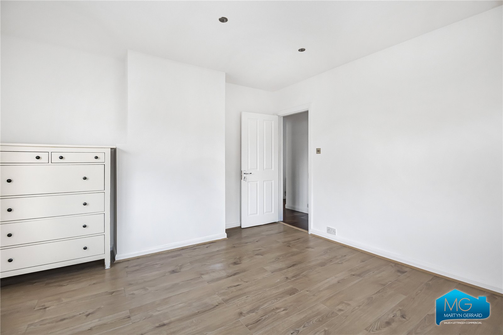 2 bedroom Apartment to rent - Martyn Gerrard