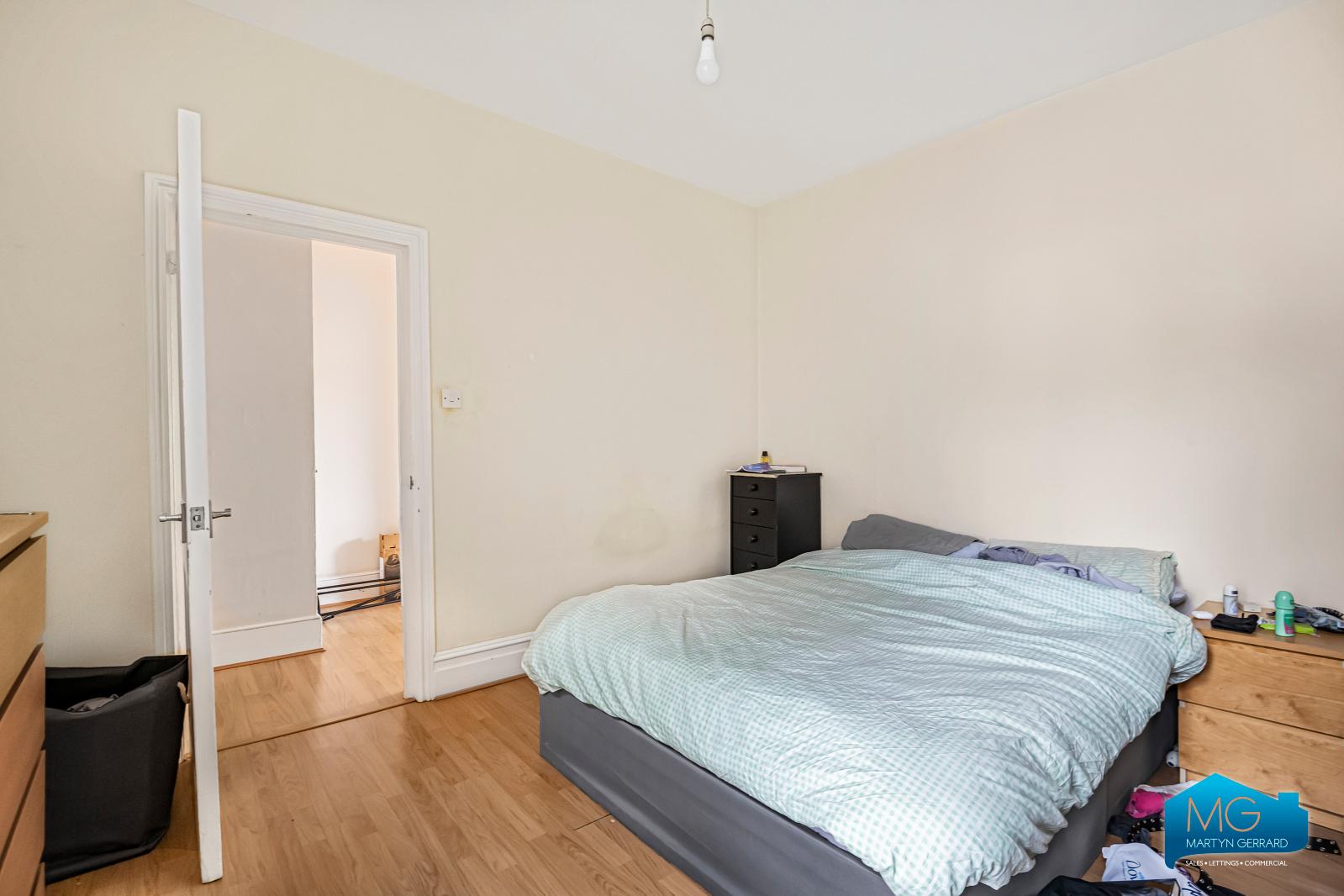 2 bedroom Apartment to rent - Martyn Gerrard
