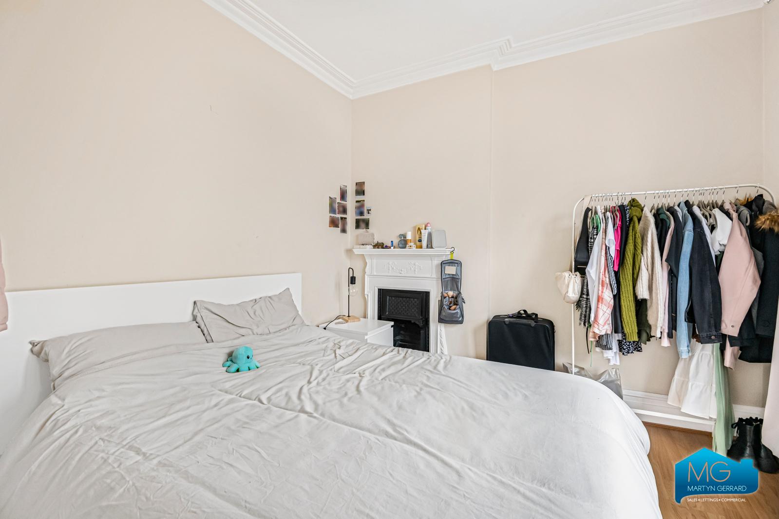 2 bedroom Apartment to rent - Martyn Gerrard