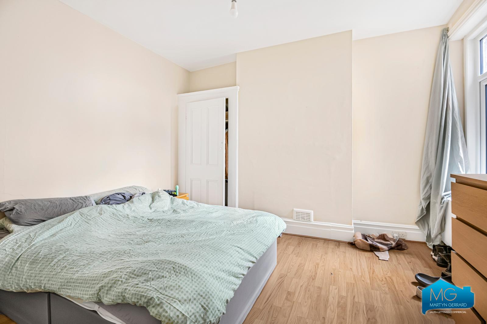 2 bedroom Apartment to rent - Martyn Gerrard
