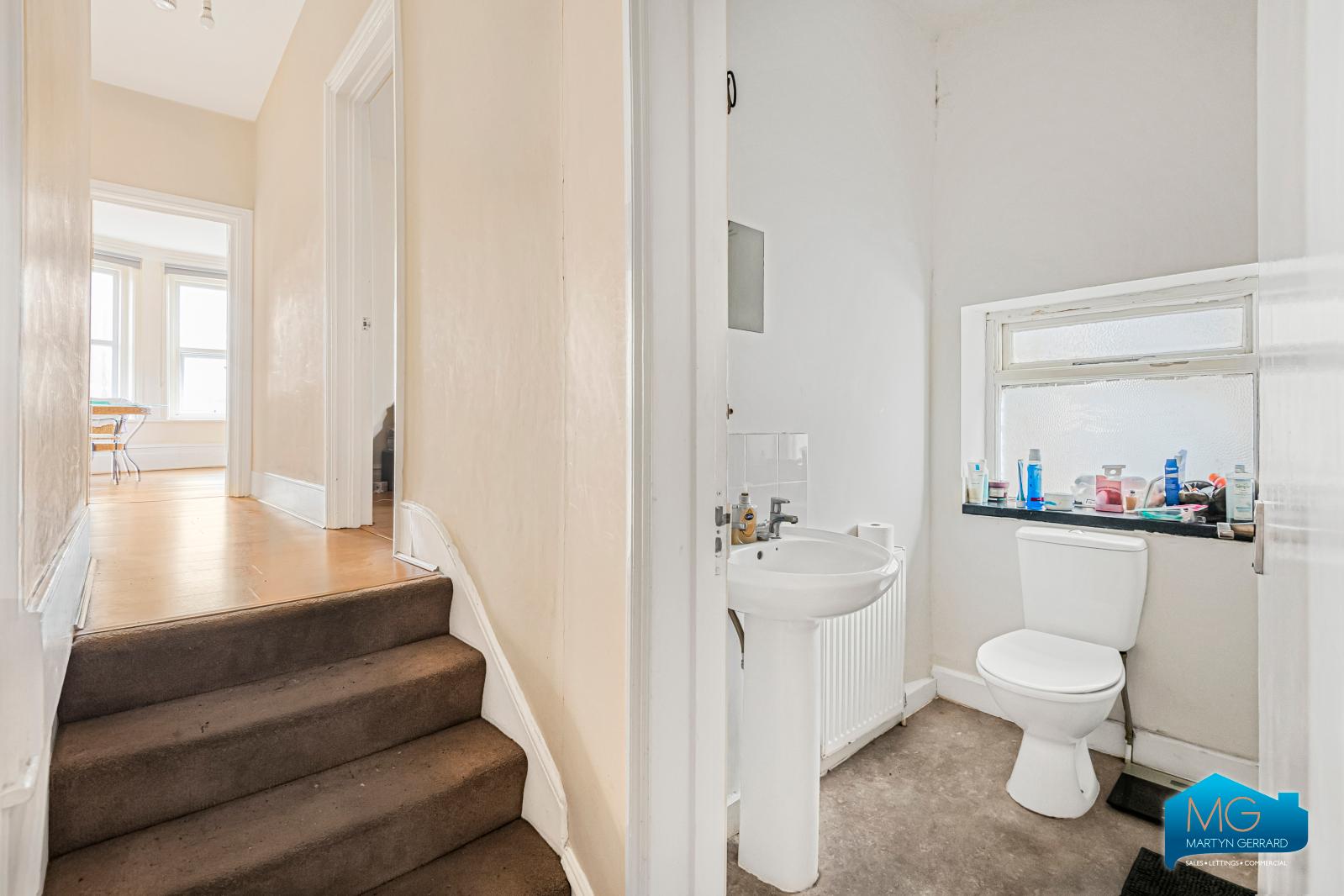 2 bedroom Apartment to rent - Martyn Gerrard