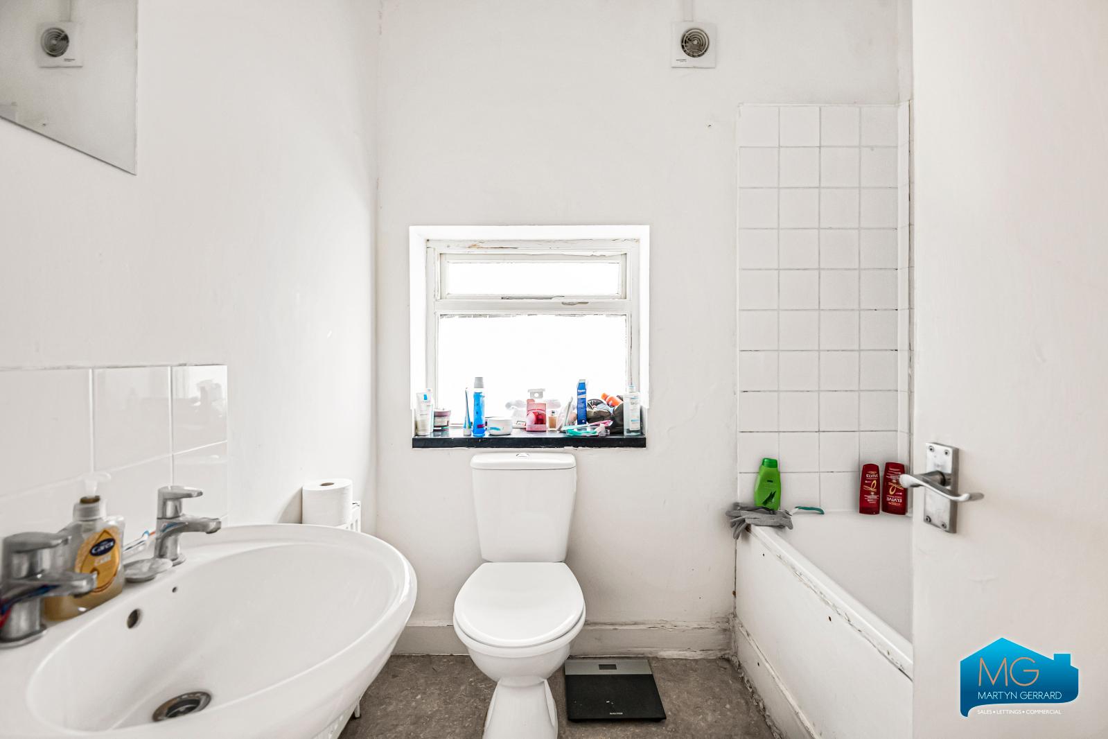 2 bedroom Apartment to rent - Martyn Gerrard
