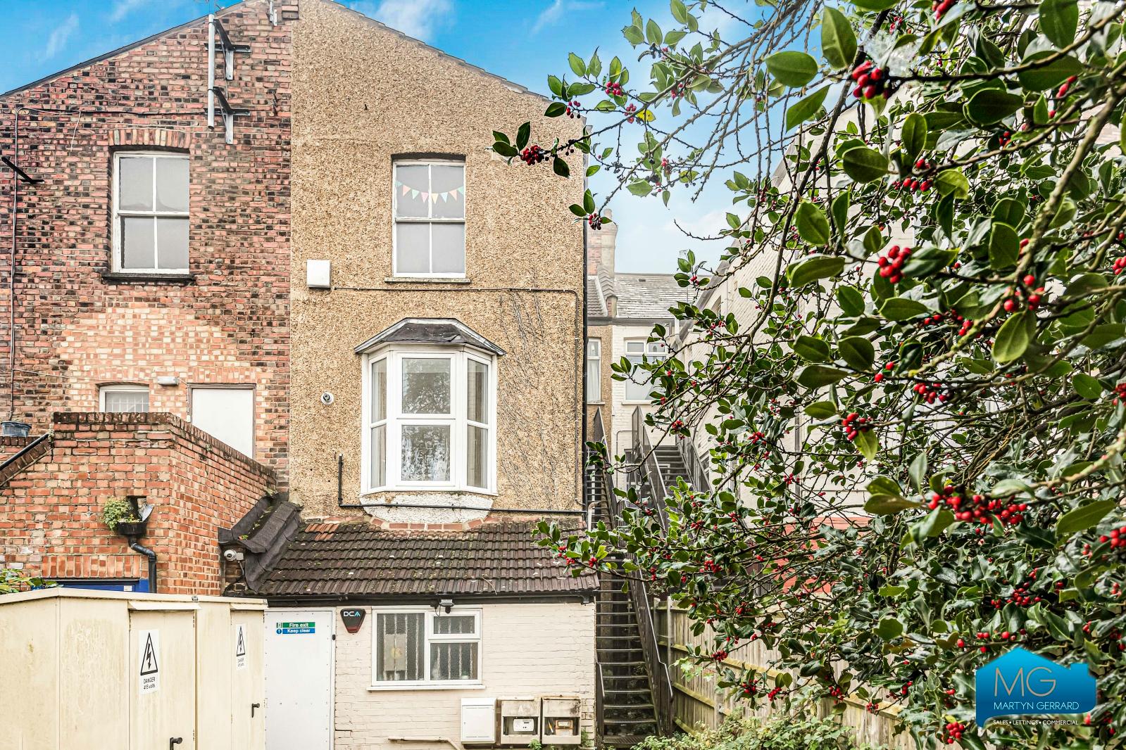 2 bedroom Apartment to rent - Martyn Gerrard