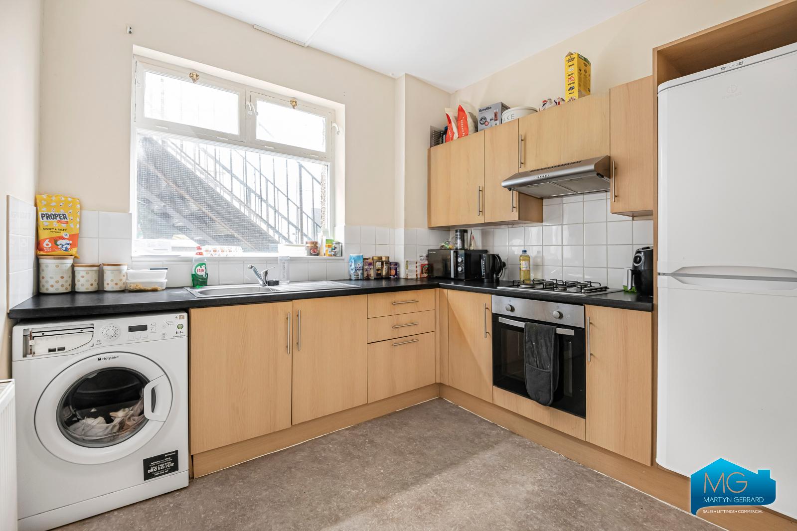 2 bedroom Apartment to rent - Martyn Gerrard