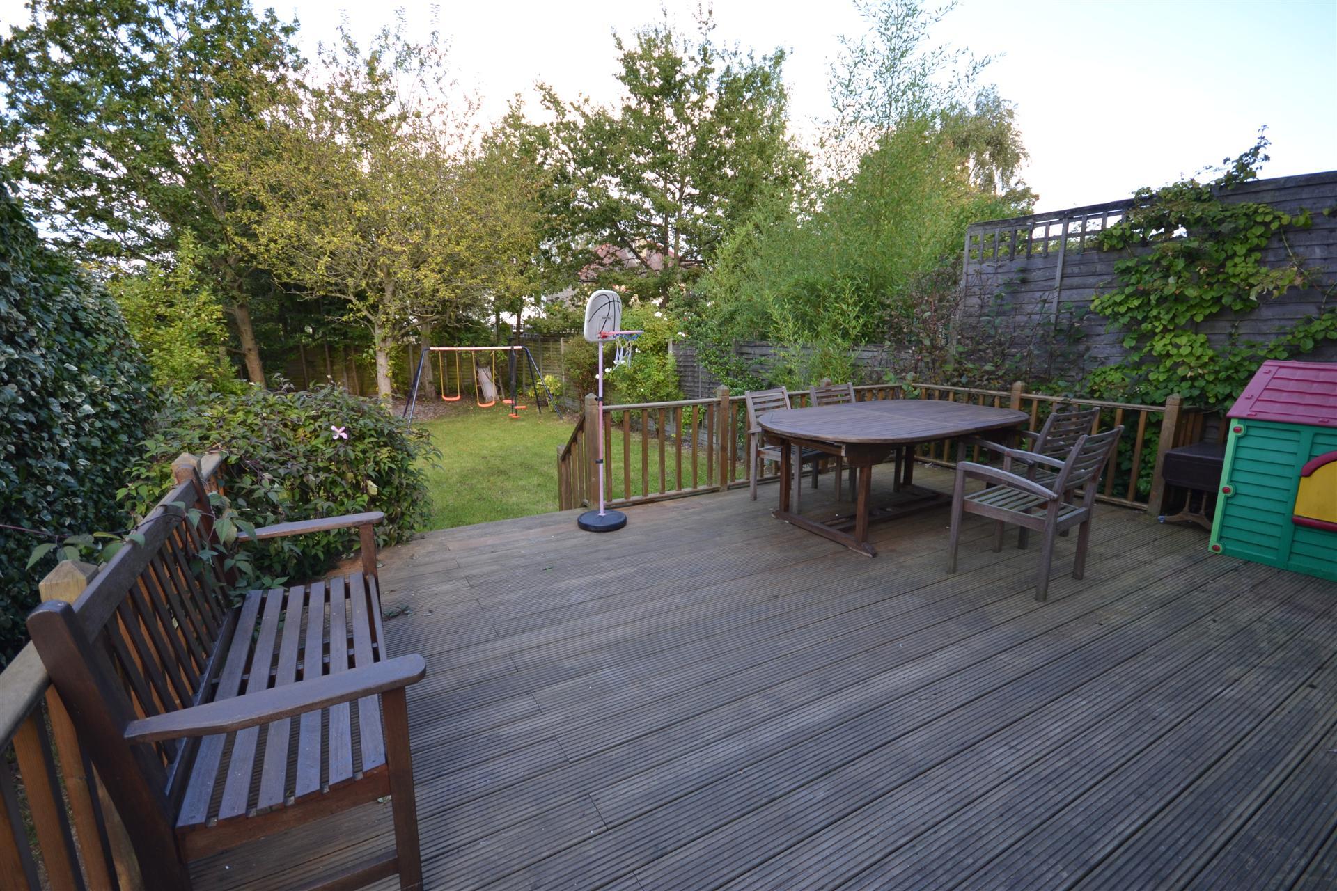3 bedroom Semi-Detached House to rent - Martyn Gerrard