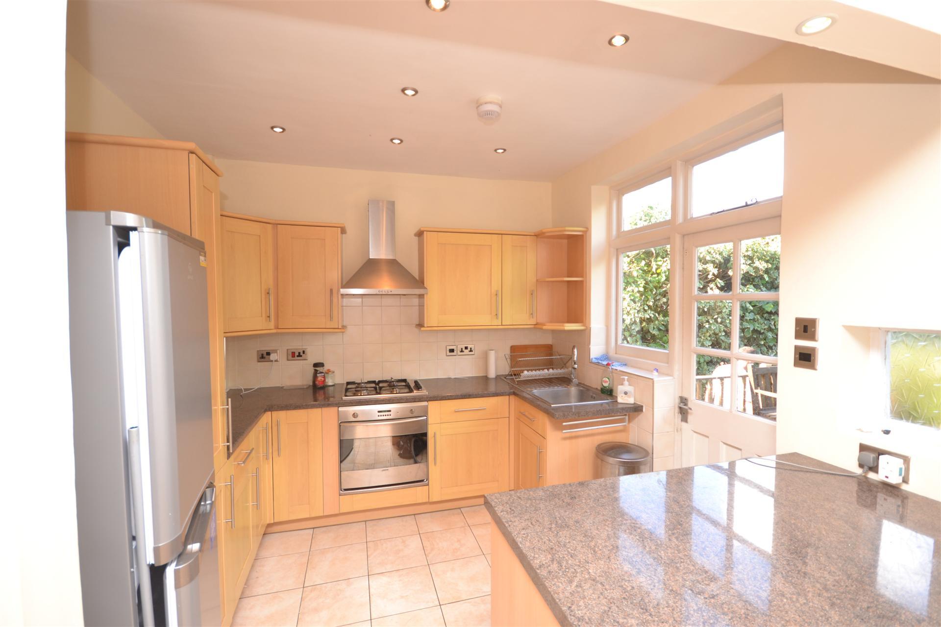 3 bedroom Semi-Detached House to rent + ' - Martyn Gerrard