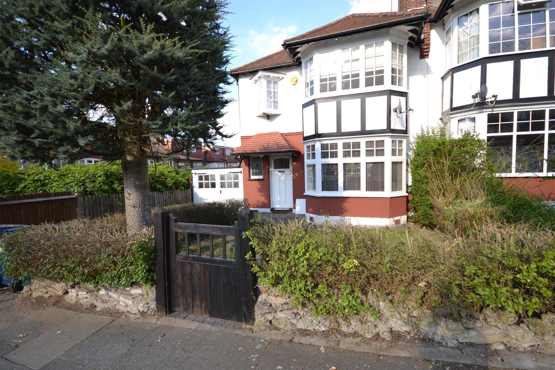 3 bedroom Semi-Detached House to rent - Martyn Gerrard