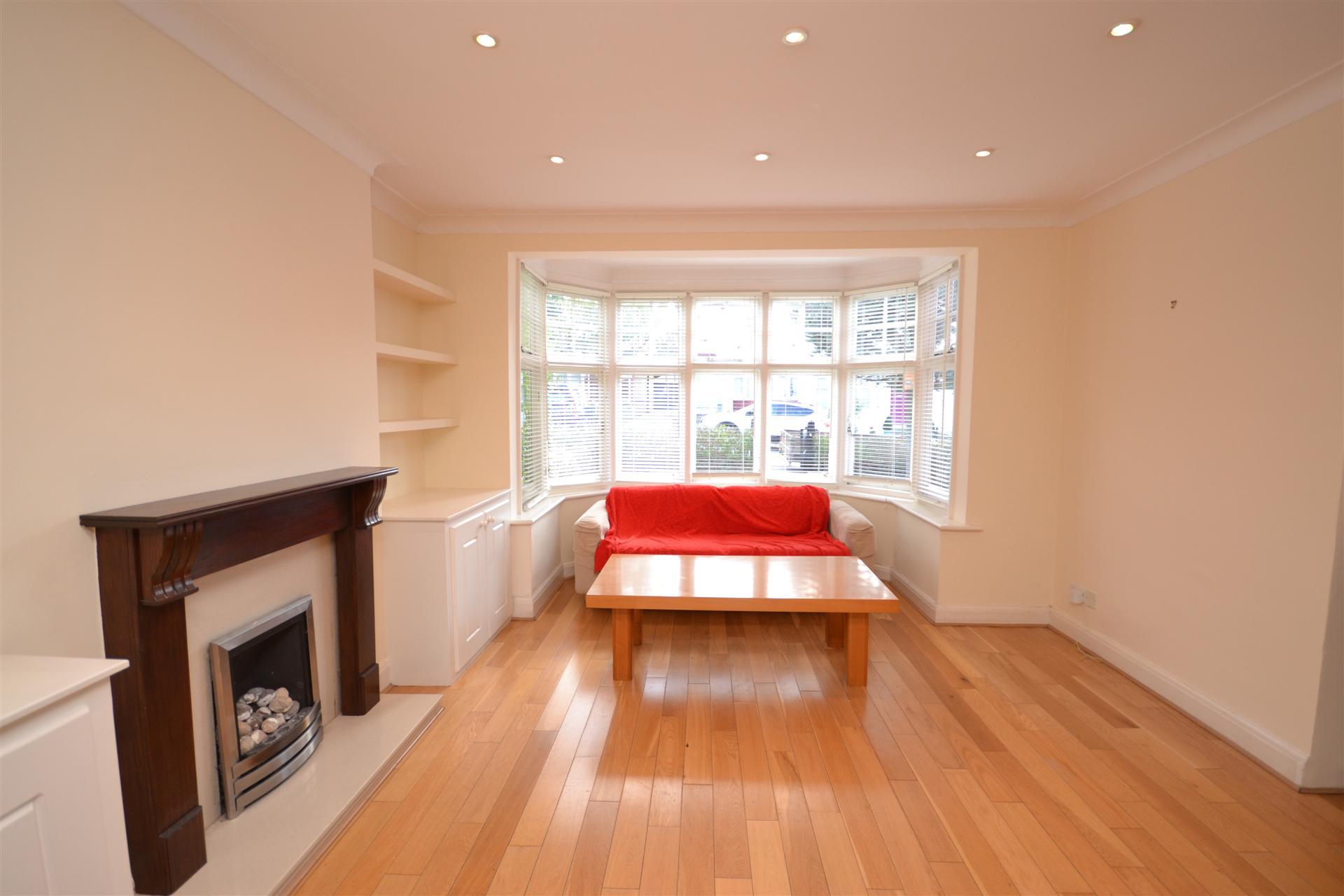 3 bedroom Semi-Detached House to rent - Martyn Gerrard