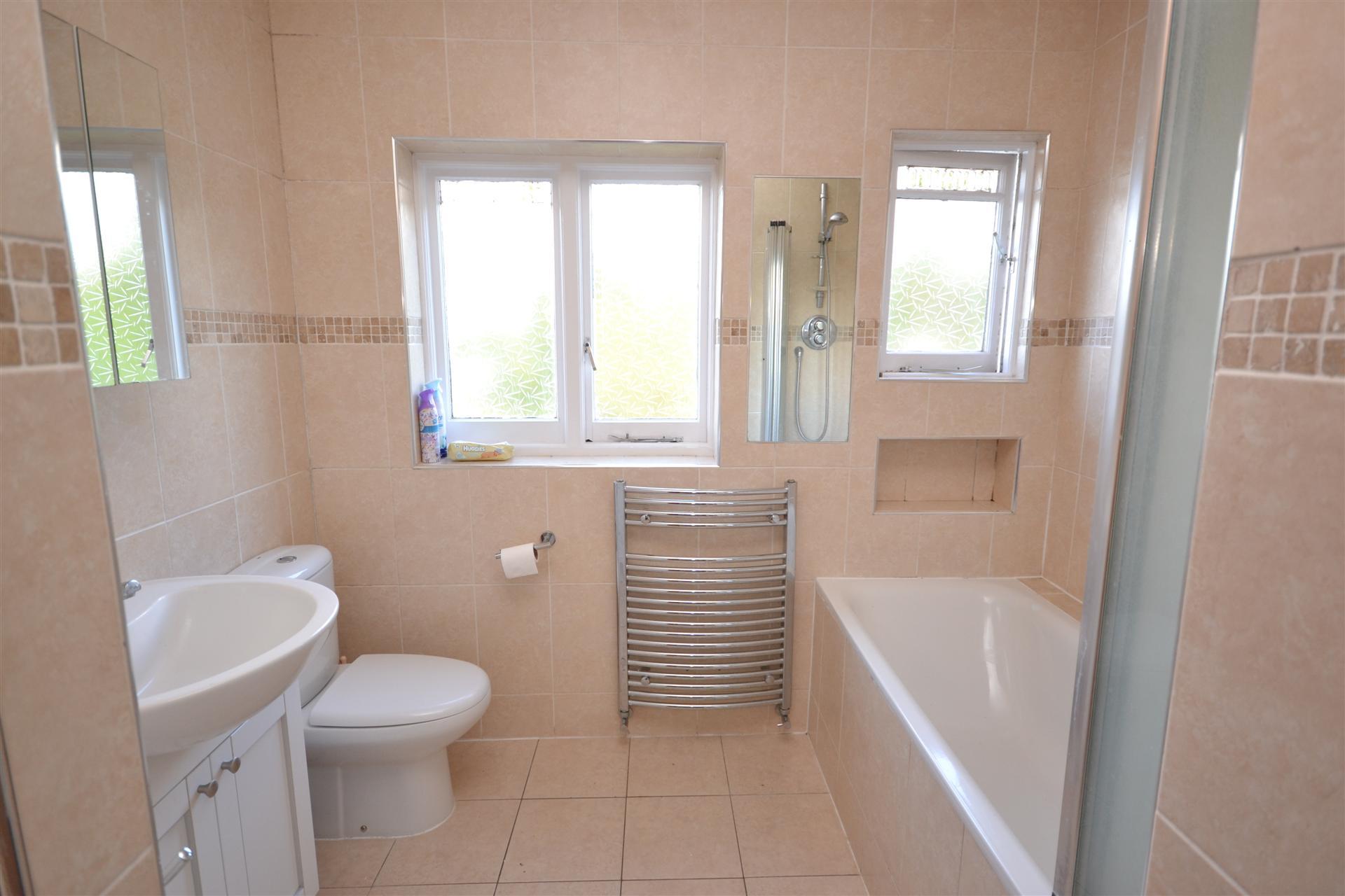 3 bedroom Semi-Detached House to rent - Martyn Gerrard