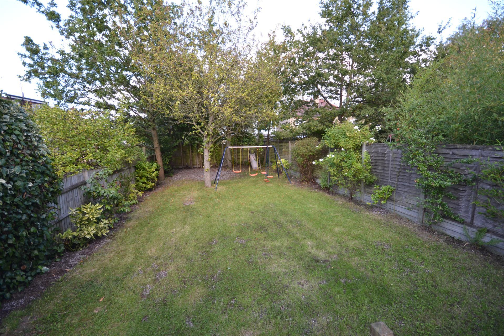 3 bedroom Semi-Detached House to rent - Martyn Gerrard