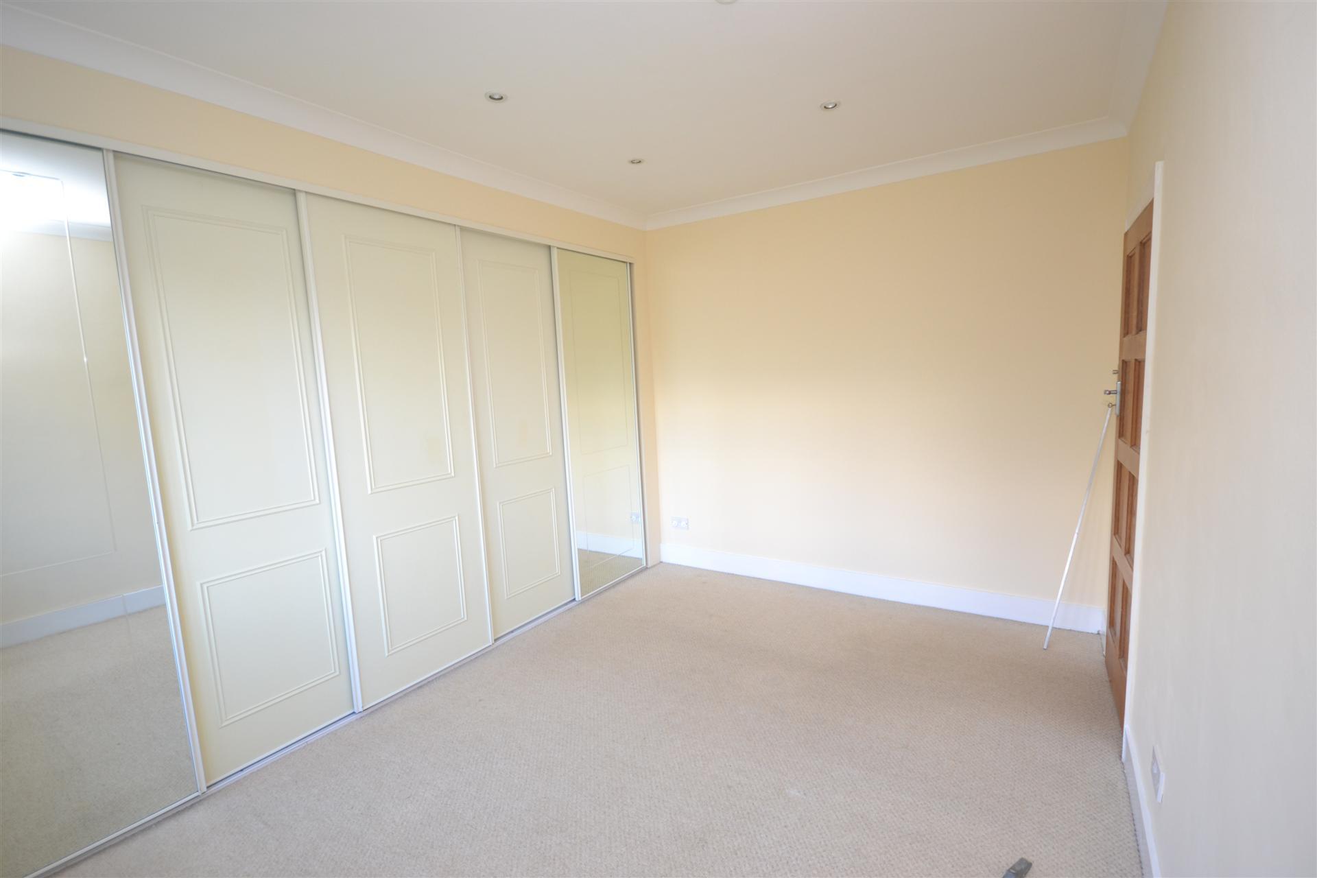 3 bedroom Semi-Detached House to rent - Martyn Gerrard