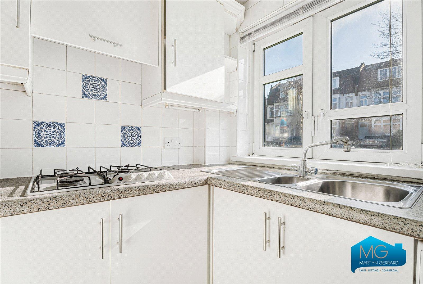 2 bedroom Ground Floor Flat to rent - Martyn Gerrard