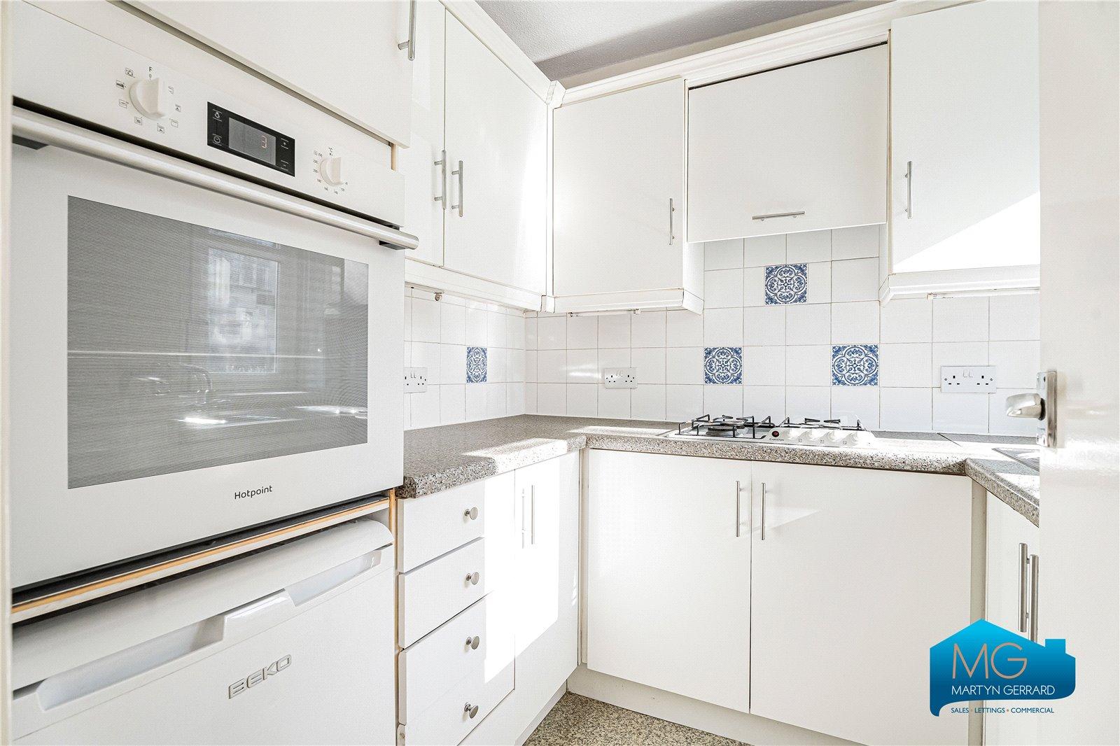 2 bedroom Ground Floor Flat to rent - Martyn Gerrard
