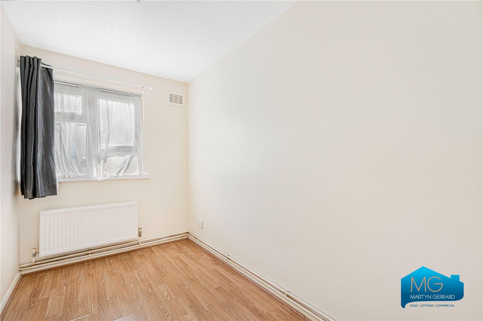 2 bedroom Ground Floor Flat to rent - Martyn Gerrard