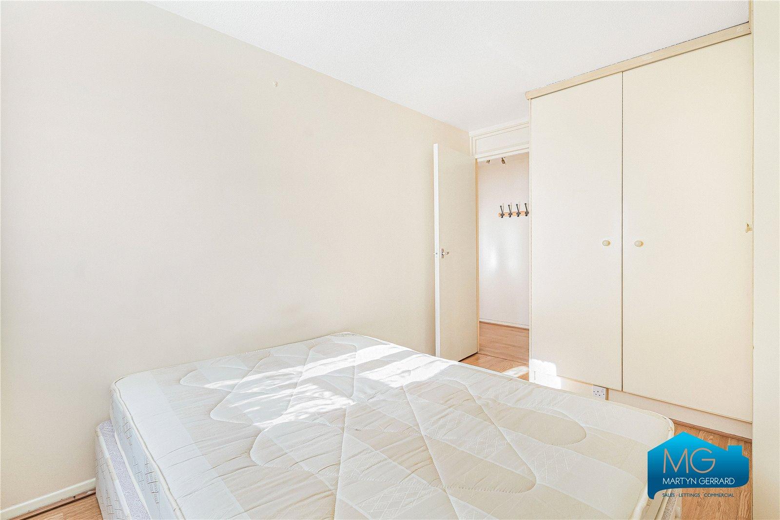 2 bedroom Ground Floor Flat to rent - Martyn Gerrard