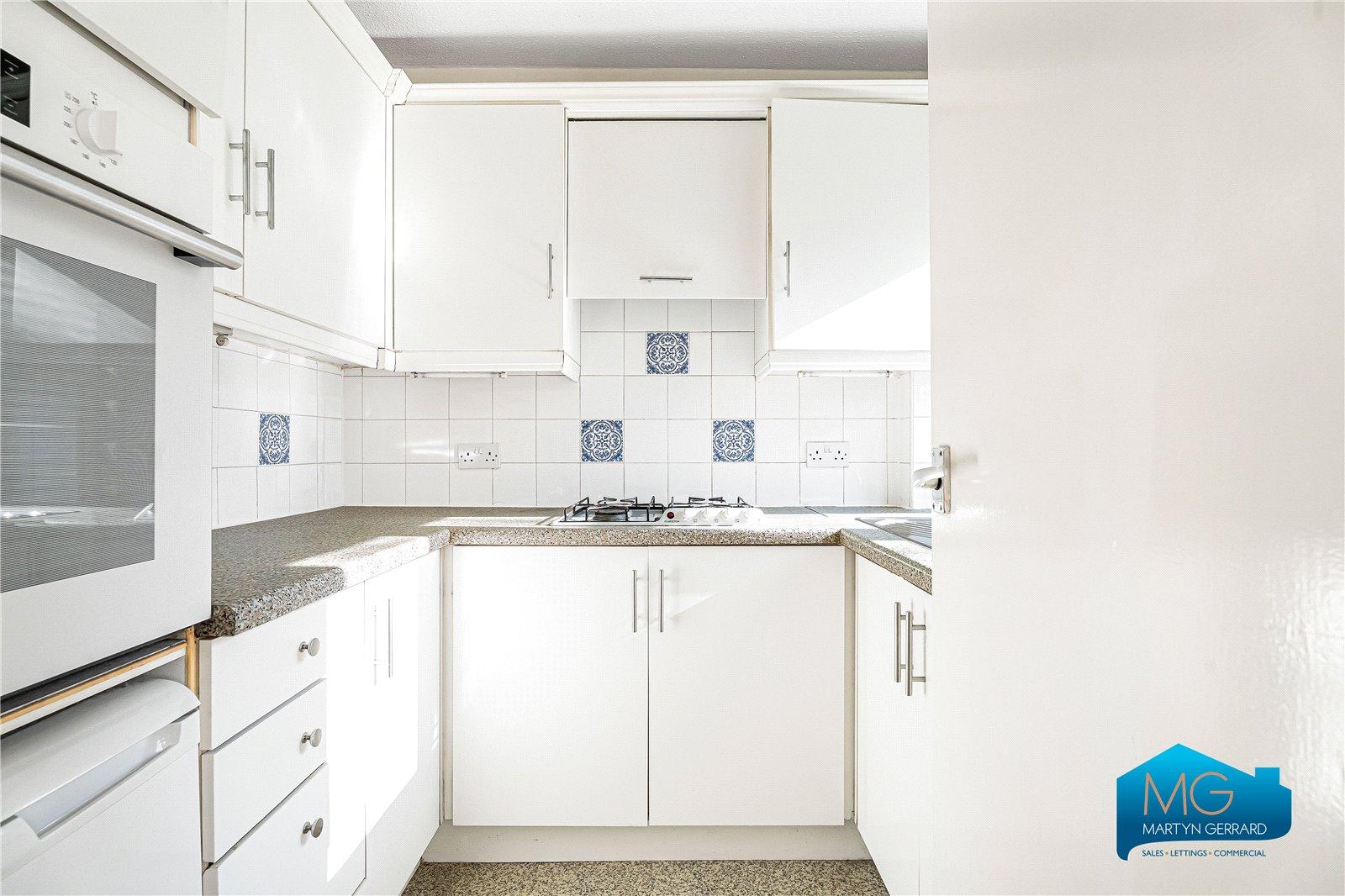 2 bedroom Ground Floor Flat to rent - Martyn Gerrard