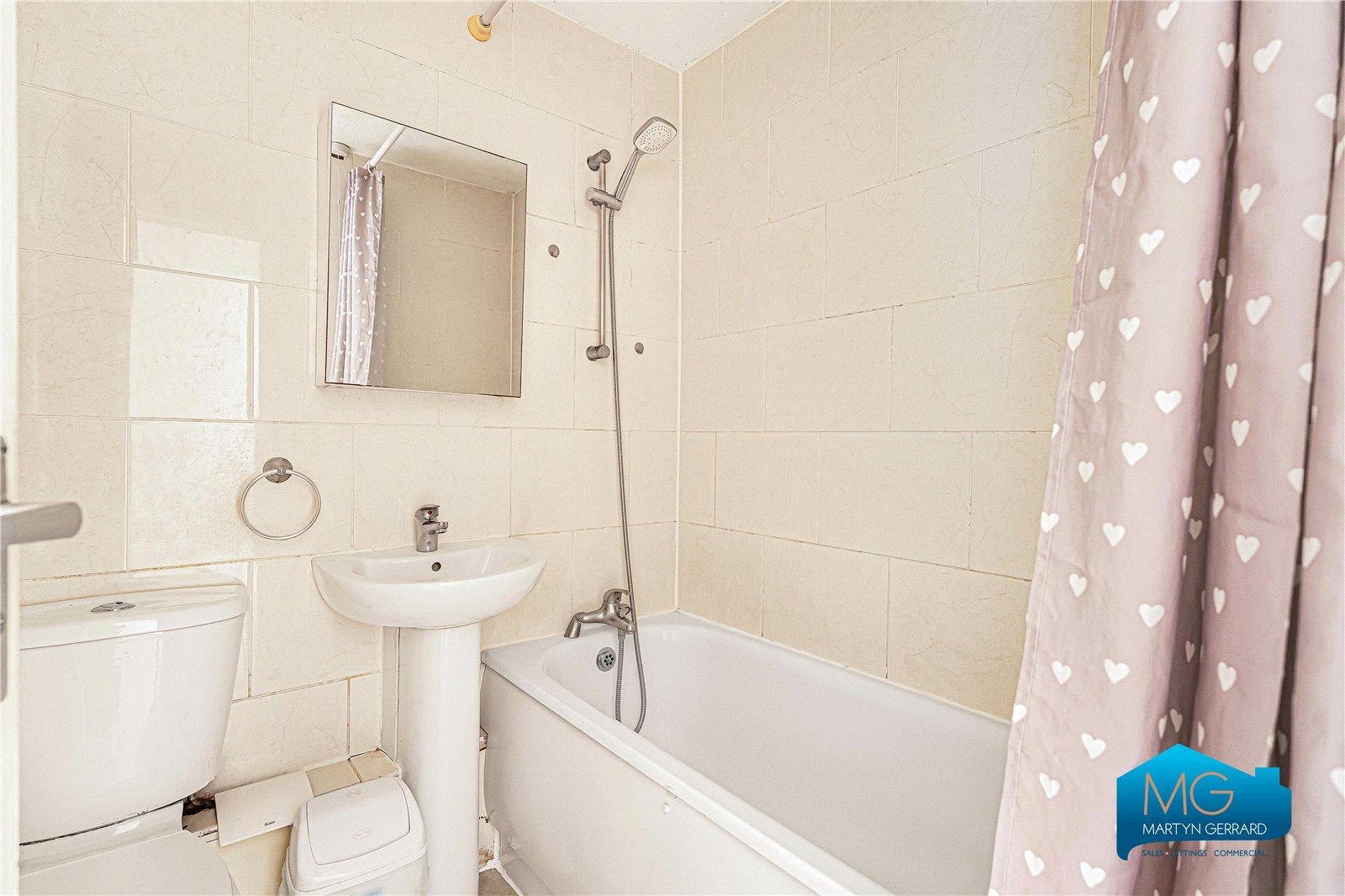 2 bedroom Ground Floor Flat to rent - Martyn Gerrard