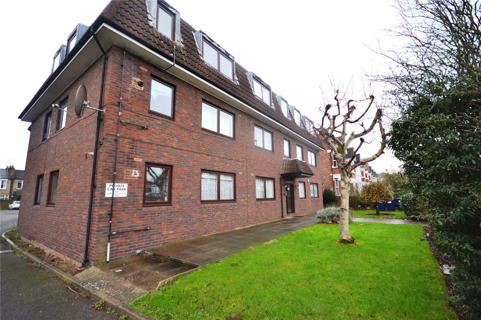 2 bedroom Ground Floor Flat to rent - Martyn Gerrard