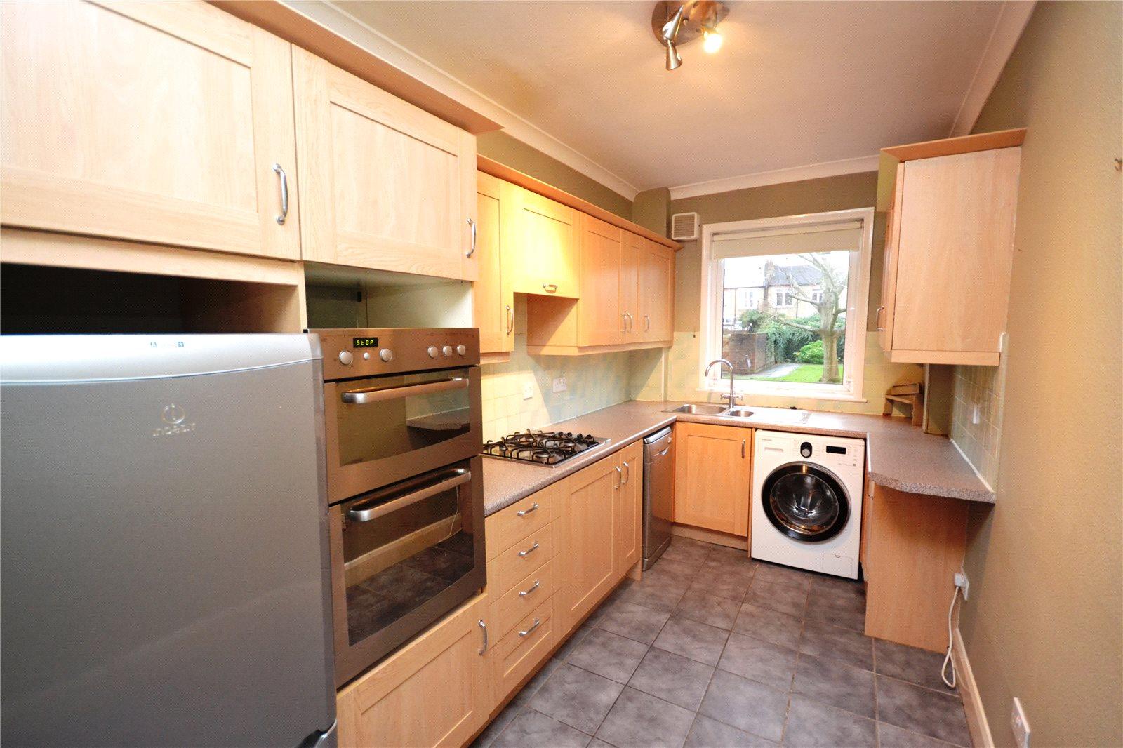 2 bedroom Ground Floor Flat to rent - Martyn Gerrard