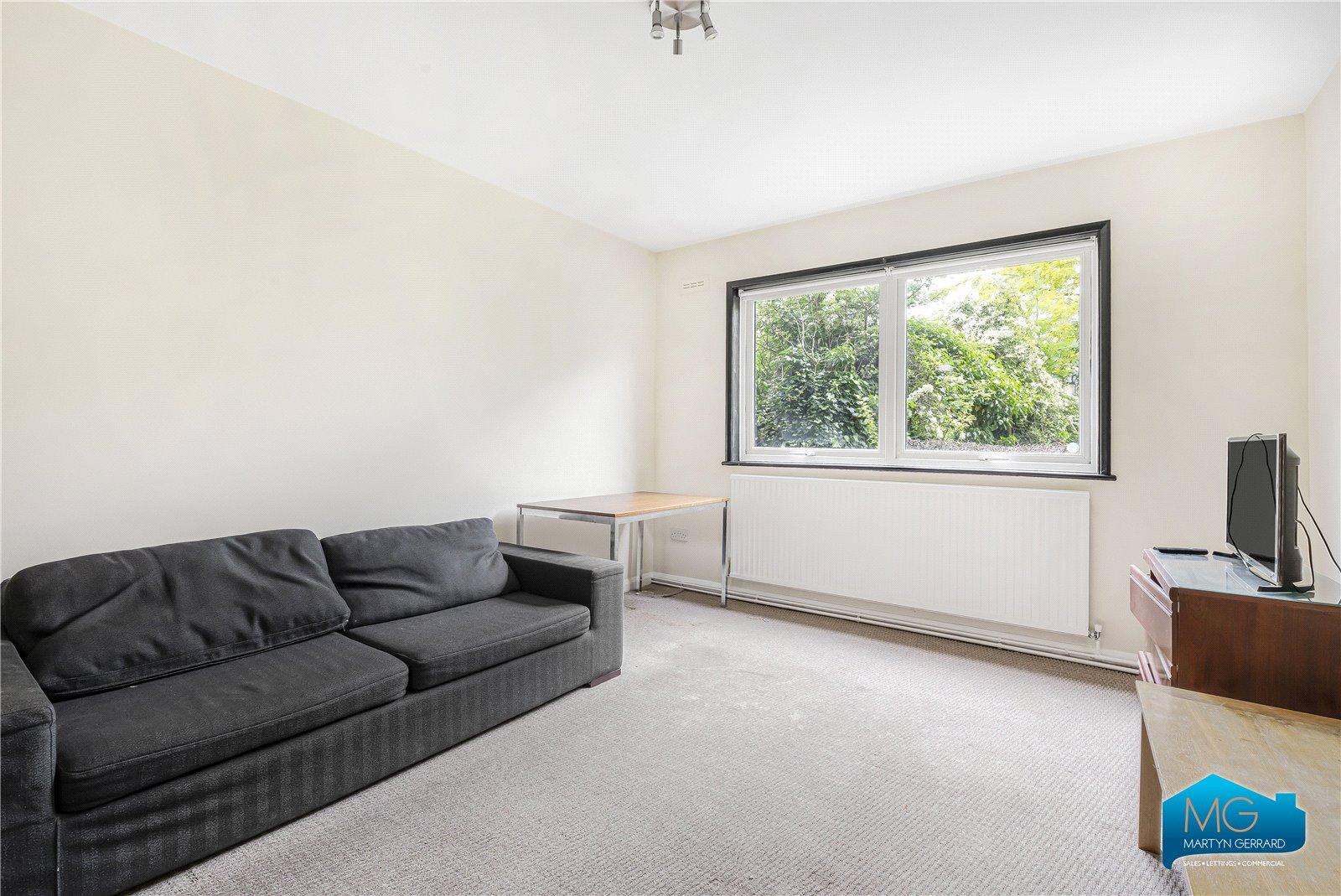 2 bedroom Ground Floor Flat to rent - Martyn Gerrard