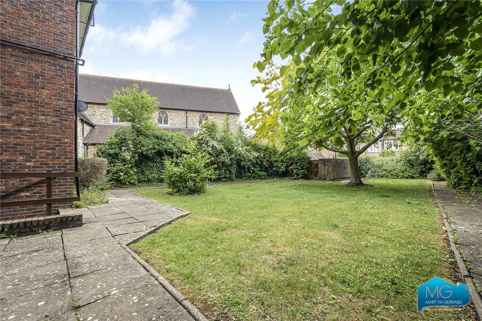 2 bedroom Ground Floor Flat to rent - Martyn Gerrard