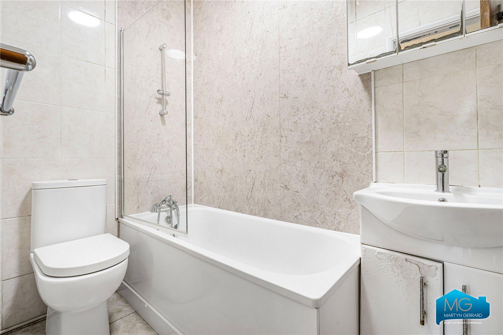 2 bedroom Ground Floor Flat to rent - Martyn Gerrard